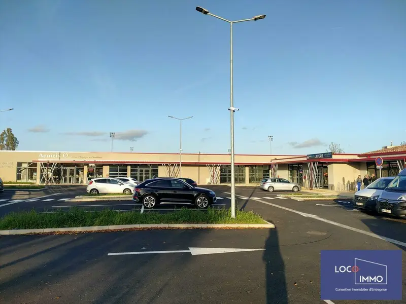 A louer Local commercial  277m² Marmande