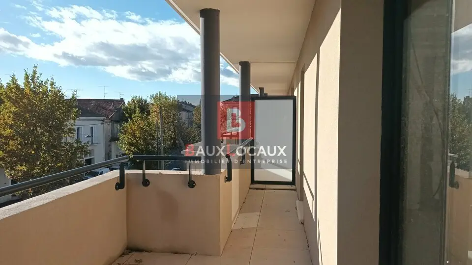 A vendre Locaux d'activité 110m² Châteaurenard