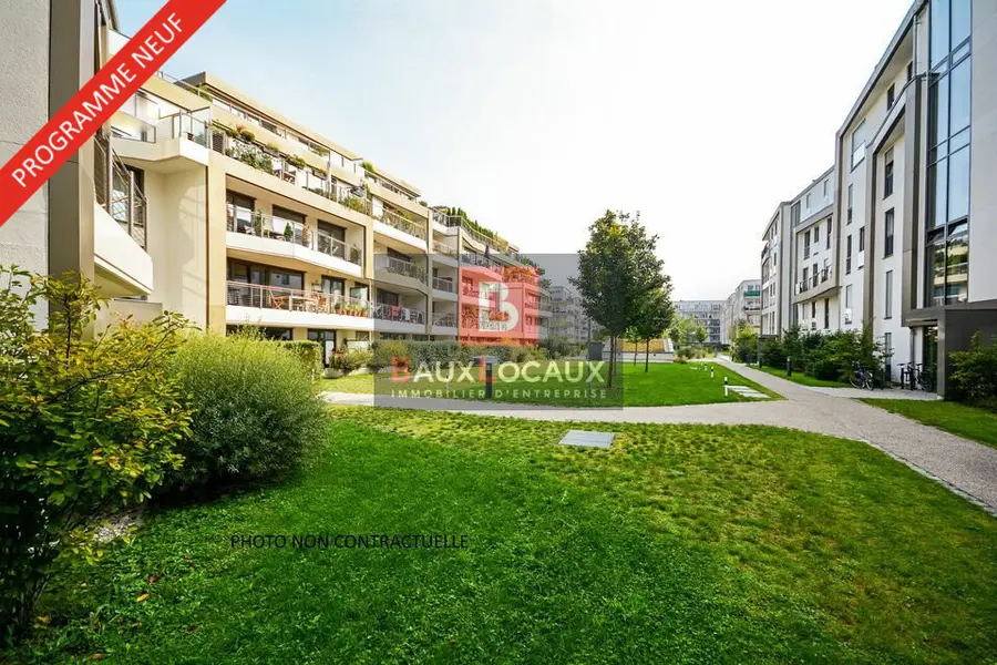 A vendre Local commercial  178m² Orange