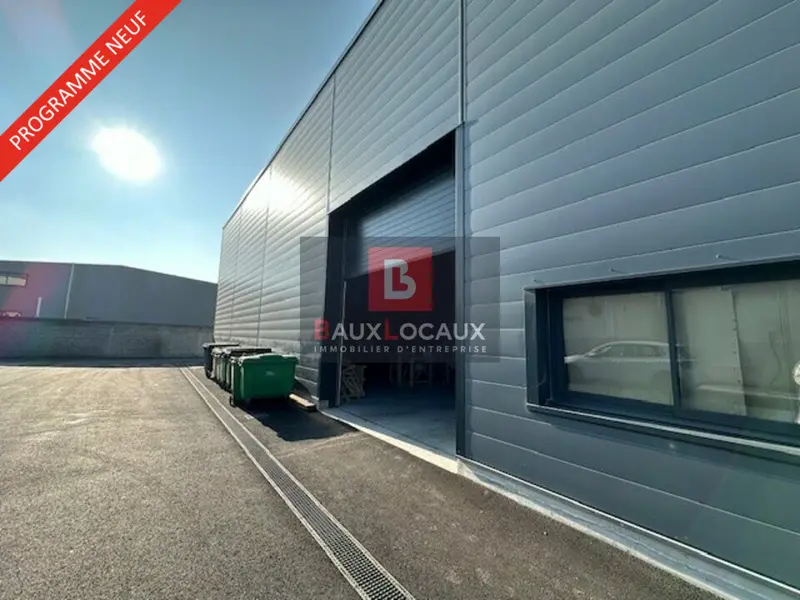 A LOUER / LOCAL D ACTIVITE DE 135M² ENVIRON VEDENE ZONE DE CHALANCON