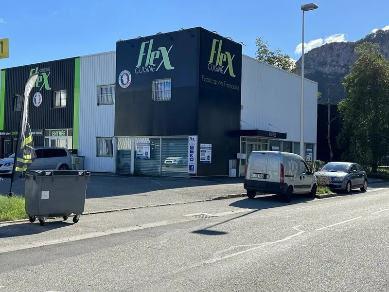 A louer Local commercial  168m² Échirolles