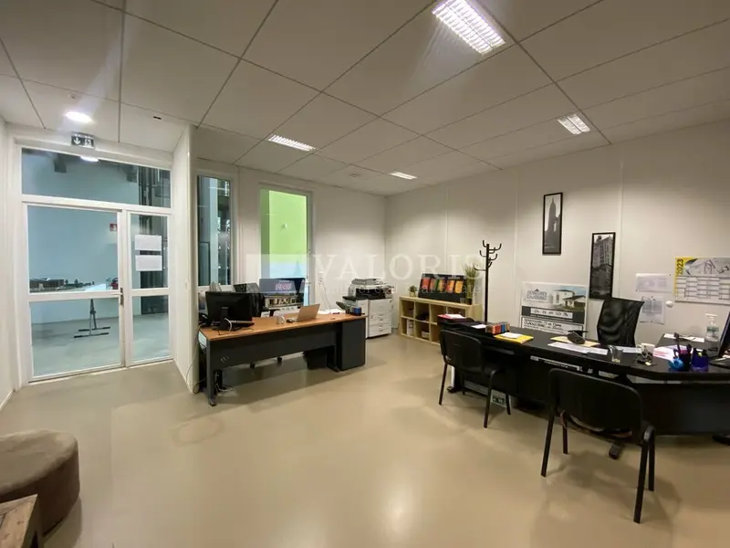A vendre Bureaux 246.3m² Saint-Priest