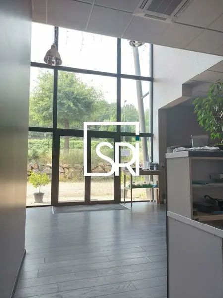 A louer Bureaux 275m² Coudes