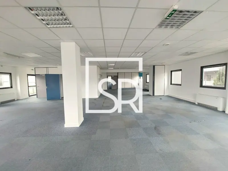 LOCATION BUREAUX d'environ 415 m2 - 63800 COURNON D'AUVERGNE