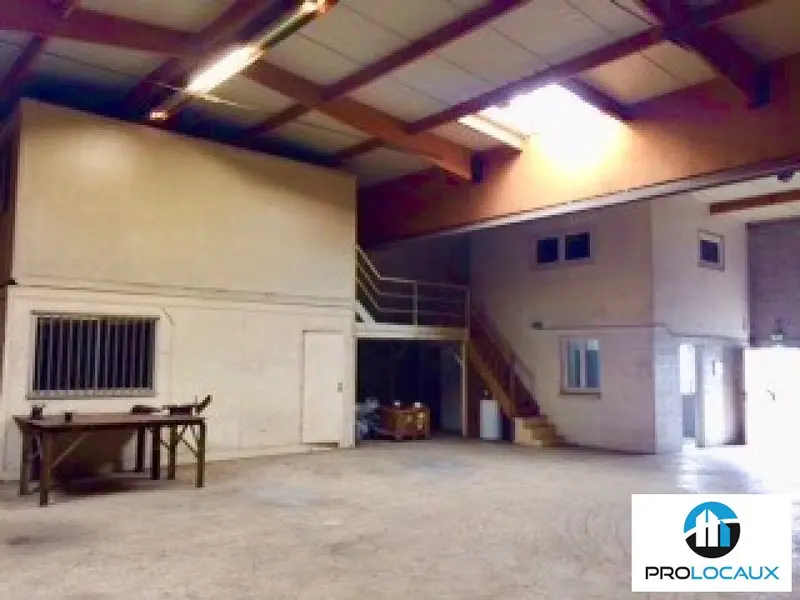 A louer Locaux d'activité 764m² Le Petit-Quevilly