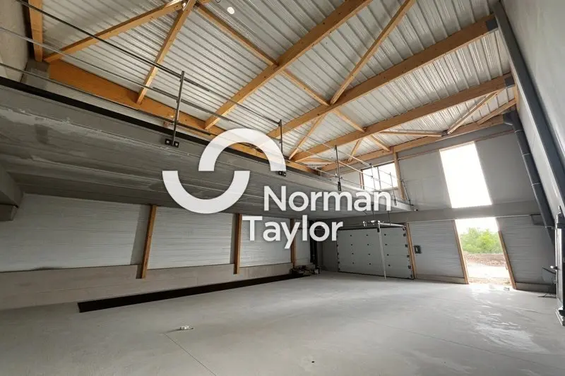 Local d'activité à vendre à Vailhauquès