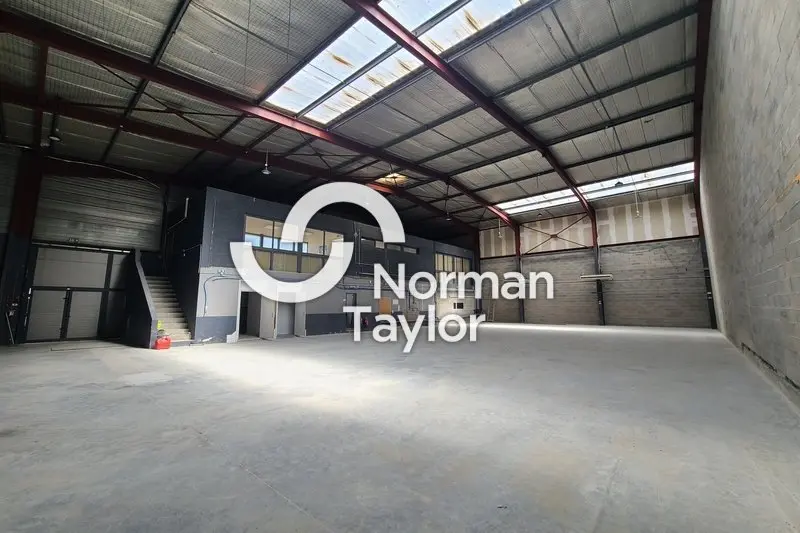 Local de 493 m² à louer  Sète  