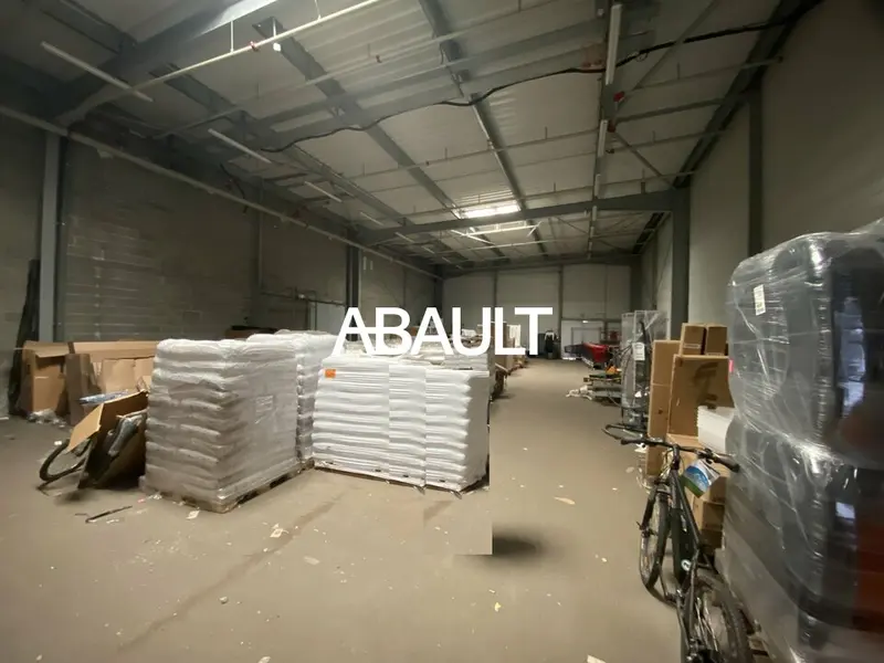 A LOUER ENTREPOT PUR D'ENVIRON 439 M² TOURNEFEUILLE