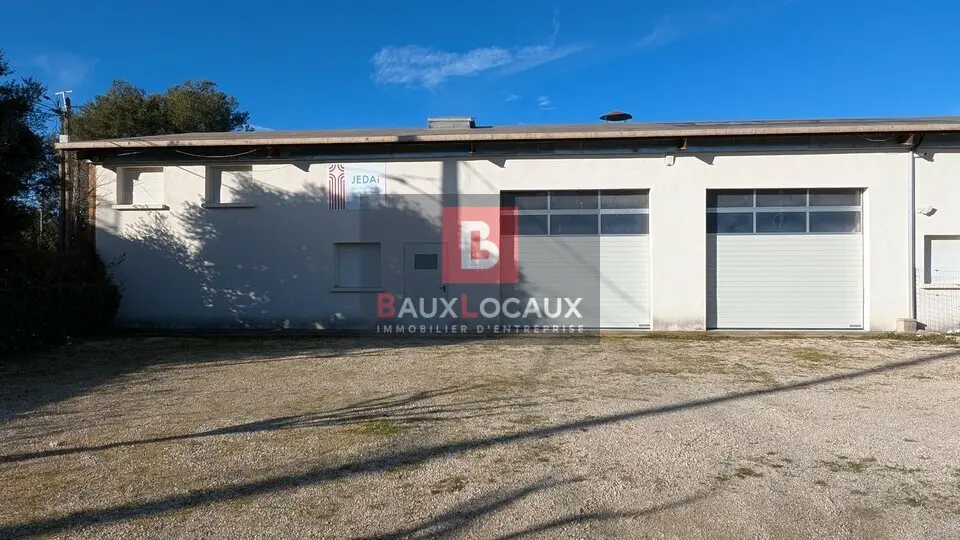 LOCAL D'ACTIVITES AVEC BUREAUX D'ENVIRON 430 m² SUR PARCELLE DE 800 m²