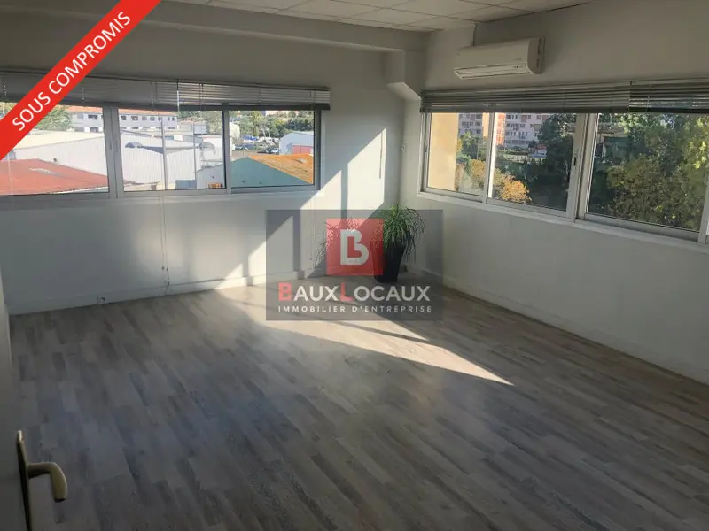 VENTE BUREAU D'ENVIRON 56 m² EN ZONE INDUSTRIELLE