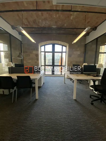 BUREAUX A LOUER 143 M² BATIMENT LES DOCKS 13002 MARSEILLE 