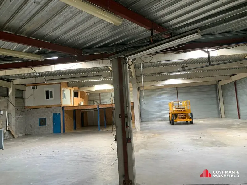 Local d'activité - showroom de 900 m² à louer