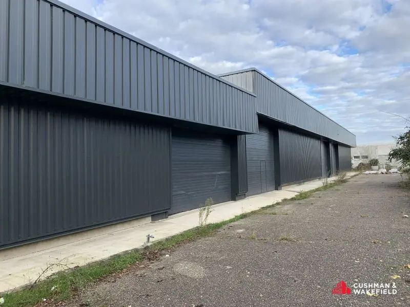 BORDEAUX NORD AU PIED DU TRAM - BATIMENT DE 1 722 m² 