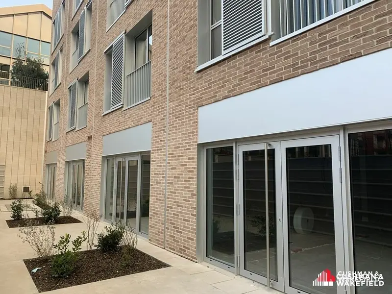 En plein cur des bassins à flots, Bureaux à la location de 210 m²