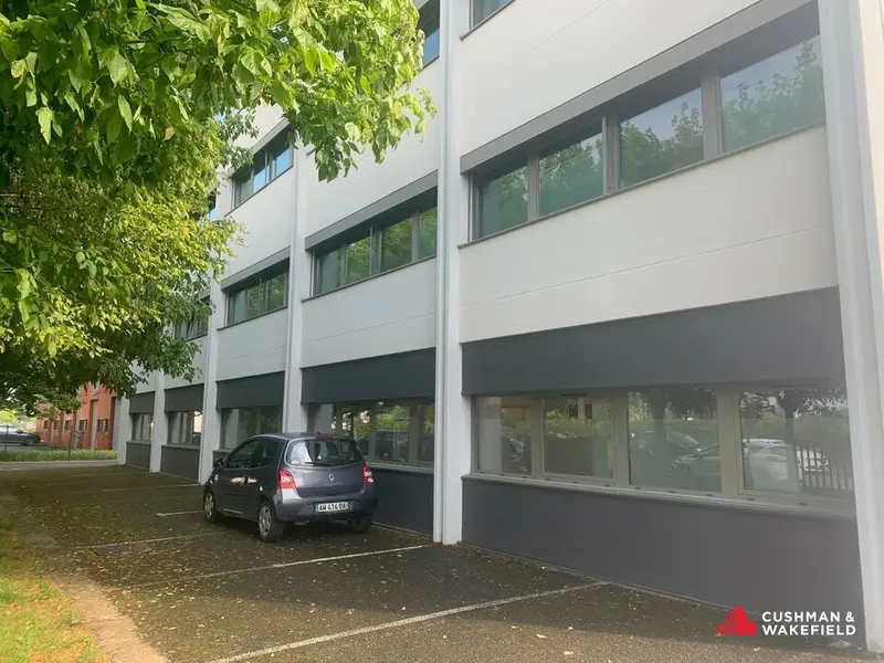 Bureau à louer - (33100) - 154 m² - 2 053 €/mois