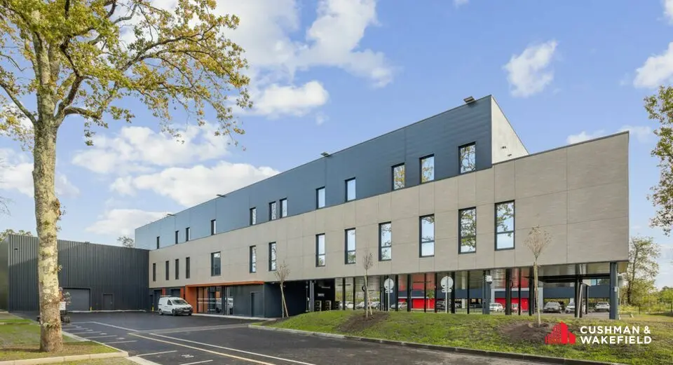 A louer Locaux d'activité 583.4m² Mérignac