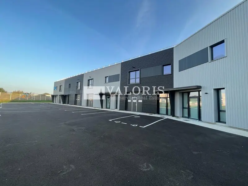 A louer Locaux d'activité 176m² Saint-Quentin-Fallavier