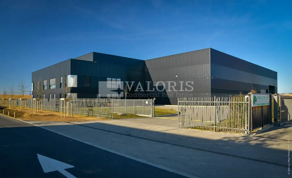 A louer Locaux d'activité 2883m² Genas