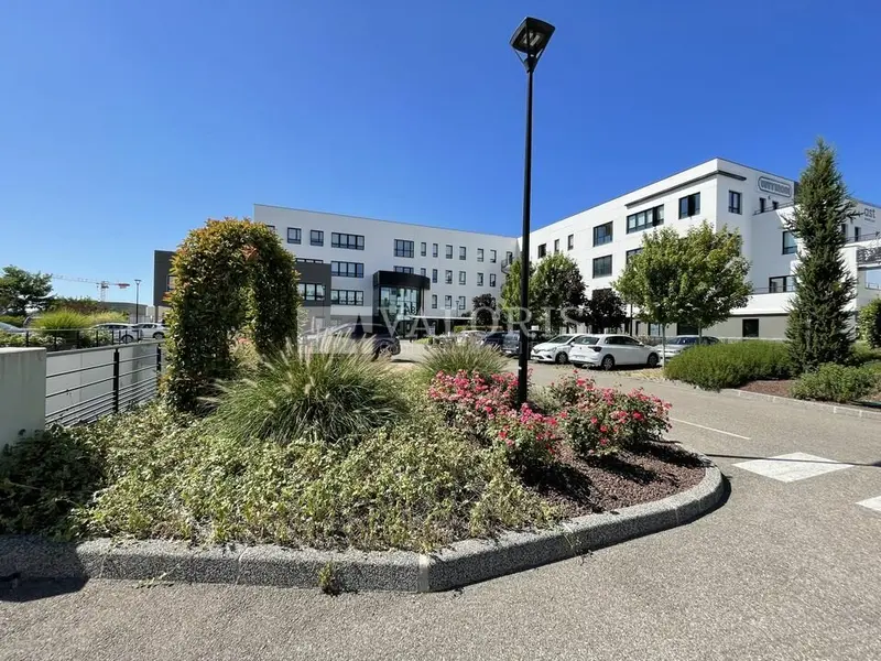 A louer Bureaux 792m² Genas