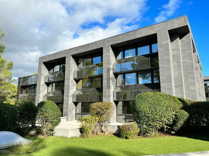 À LOUER BUREAUX DE 169m2 À SOPHIA ANTIPOLIS