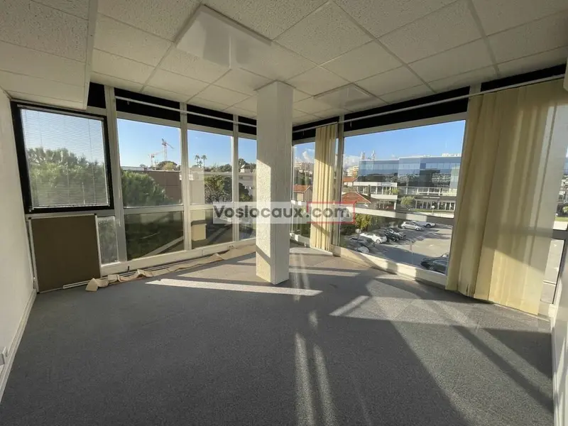 A louer Bureaux 147m² Saint-Laurent-du-Var