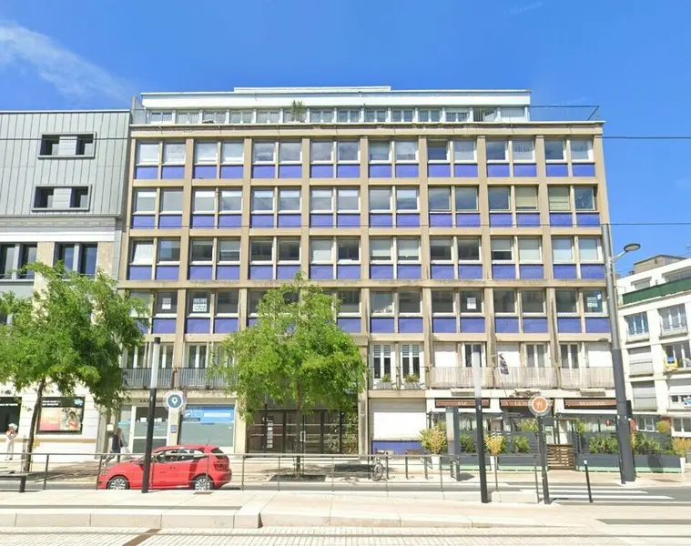 A VENDRE OU A LOUER - Proche Gare et Palais de Justice.