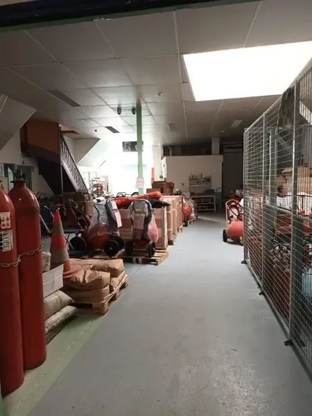 A LOUER OU A VENDRE - RARE - Locaux de centre-ville.