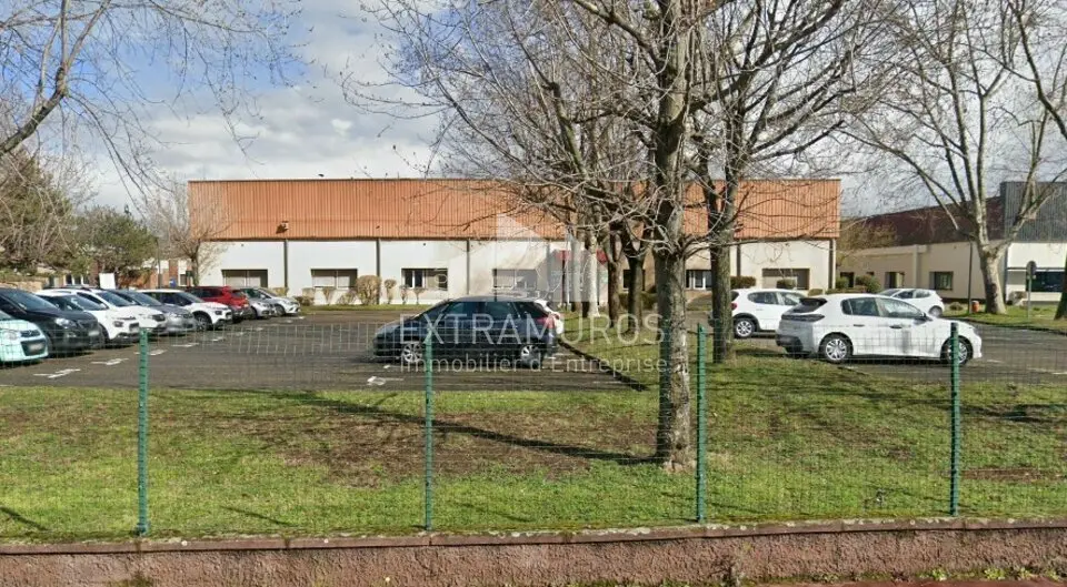 Bureaux de 589m² en plein centre d'une zone d'activité à Vénissieux