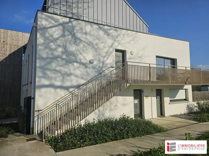 LOCATION  BUREAUX  67 M²  MELESSE