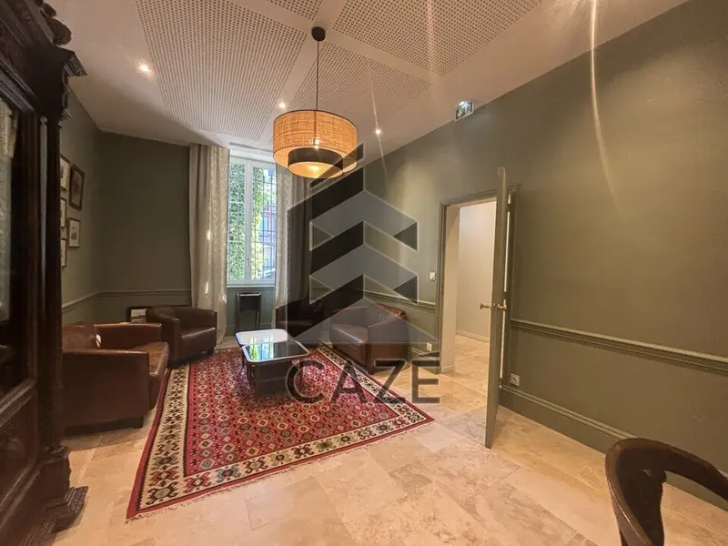 Bureau à louer - Bordeaux (33300) - 230 m² - 4 216 €/mois