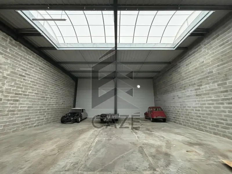 LOCAL D'ACTIVITES - PROXIMITE IMMEDIATE A10 