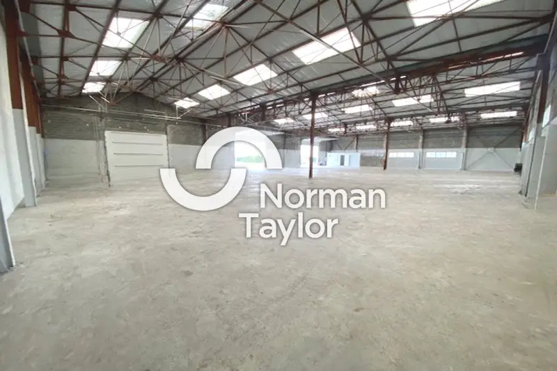 Ensemble immobilier - divisible - local d'activité