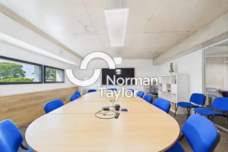 A vendre Bureaux 329m² Lattes