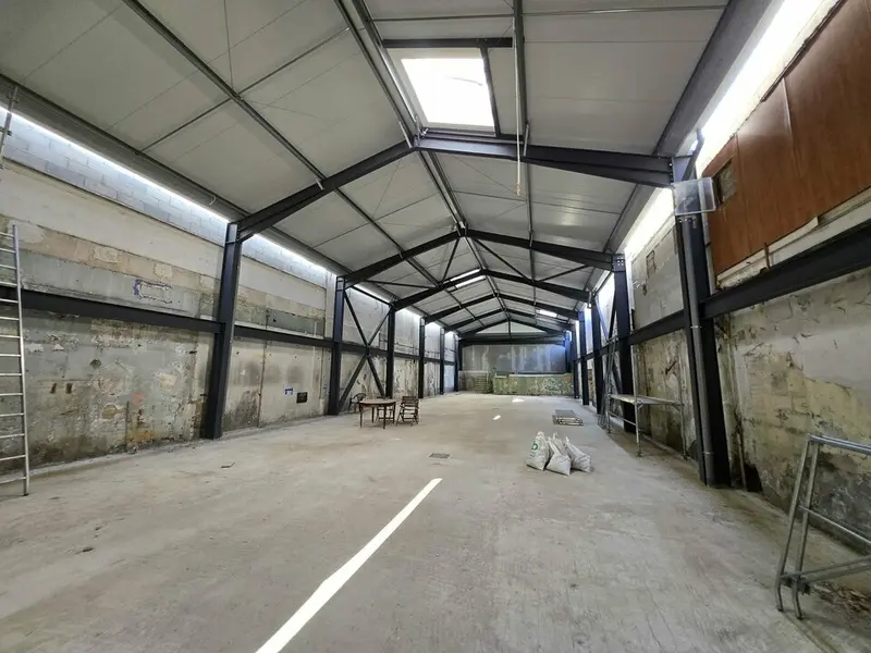 NICE LOCAL COMMERCIAL 1200M2