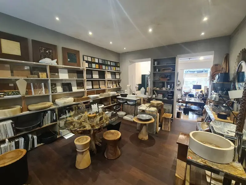 EMPLACEMENT PRISÉ QUARTIER WILSON  LOCAL DE 85 M² AVEC FAIBLE LOYER