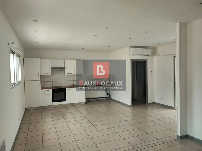 Location bureaux 80 m² Istres