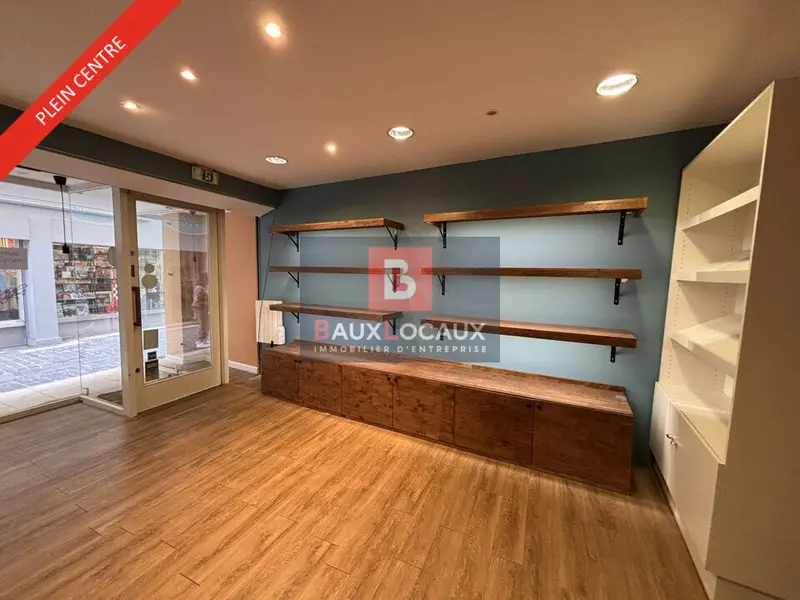 À LOUER : Local commercial 41 m² - Avignon Intra-Muros, zone piétonne