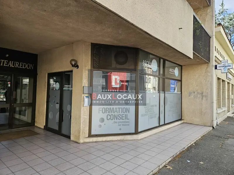 LOCATION LOCAL COMMERCIAL 54m² SALON DE PROVENCE