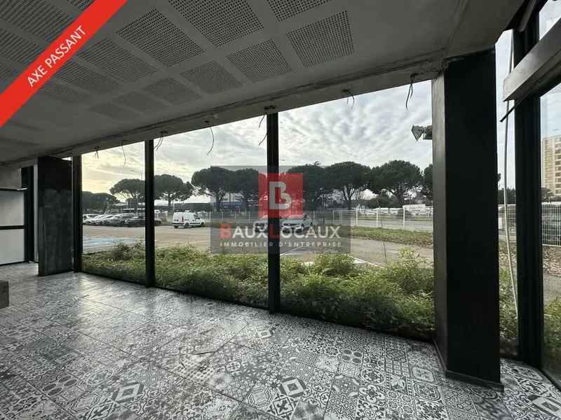A louer Local commercial  301m² Avignon