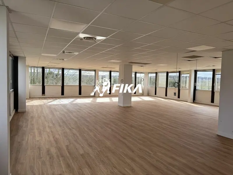 A LOUER BUREAUX  210 m² (31670) LABEGE