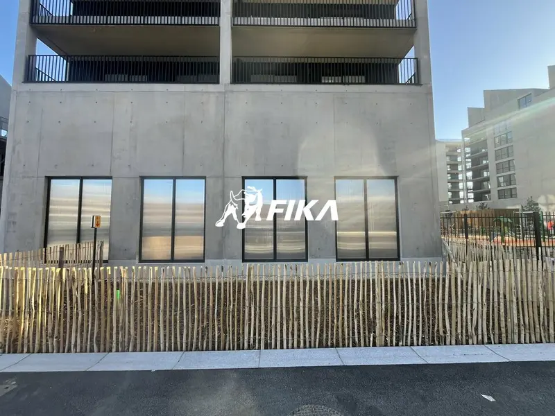 BORDEAUX à vendre local commercial et professionnel à partir de 136 m²