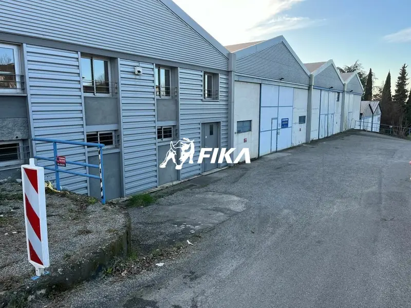 A LOUER LOCAL D'ACTIVITE 1 911 m² - (31300) TOULOUSE