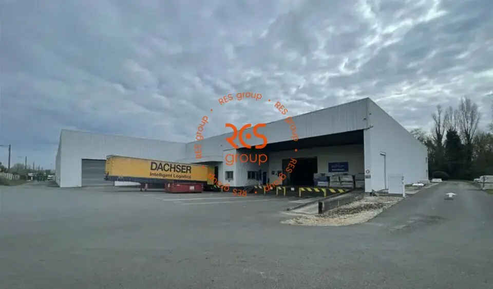 LOCAL D'ACTIVITE PROCHE AUTOROUTE 