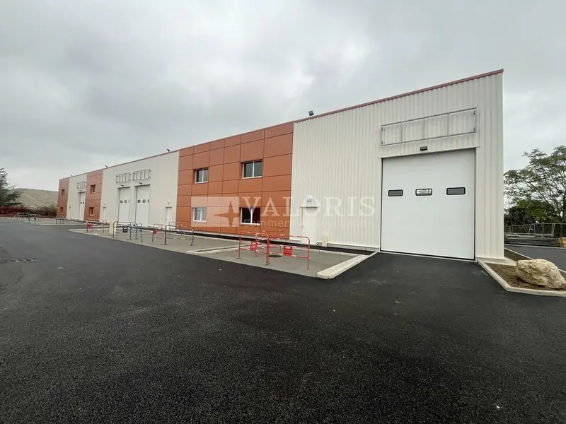 A louer Locaux d'activité 2109m² Chassieu