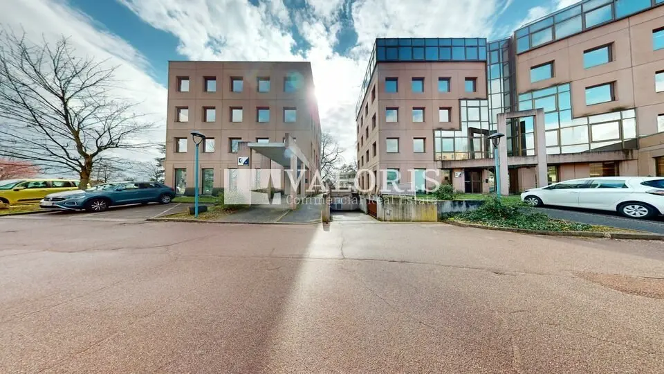 A vendre Bureaux 544.6m² Écully
