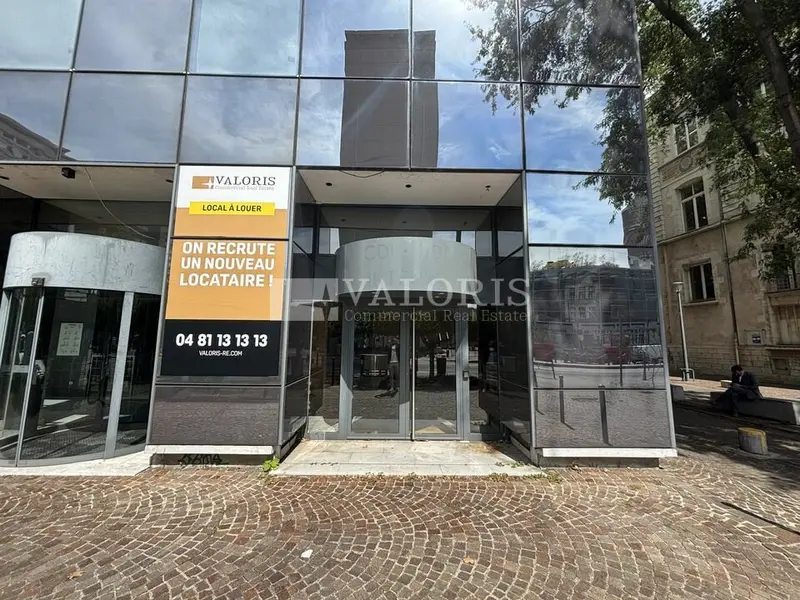A louer Local commercial  96m² Lyon 06