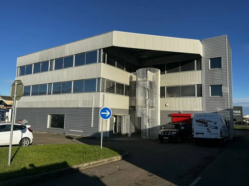 A louer Local commercial  2097m² Crêches-sur-Saône