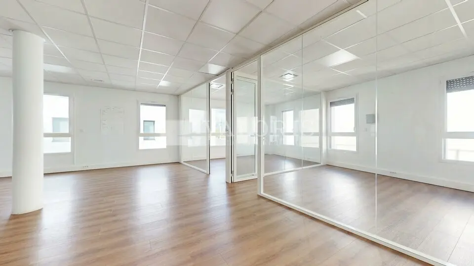 A vendre Bureaux 250m² Dardilly