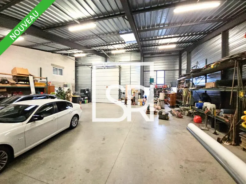 A vendre Entrepôt 756m² Lempdes
