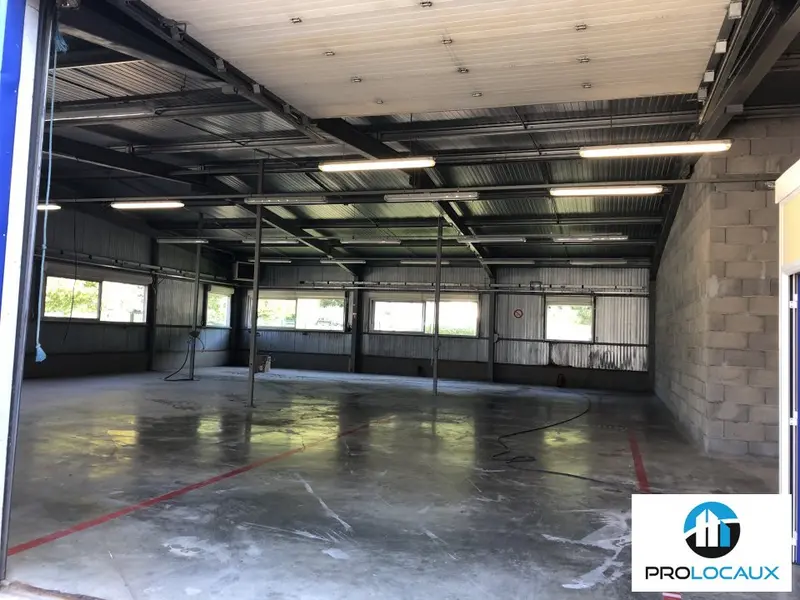 A louer Locaux d'activité 334m² Le Champ-près-Froges